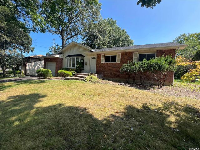 3 Point Of Woods Road, Old Bethpage, NY 11804