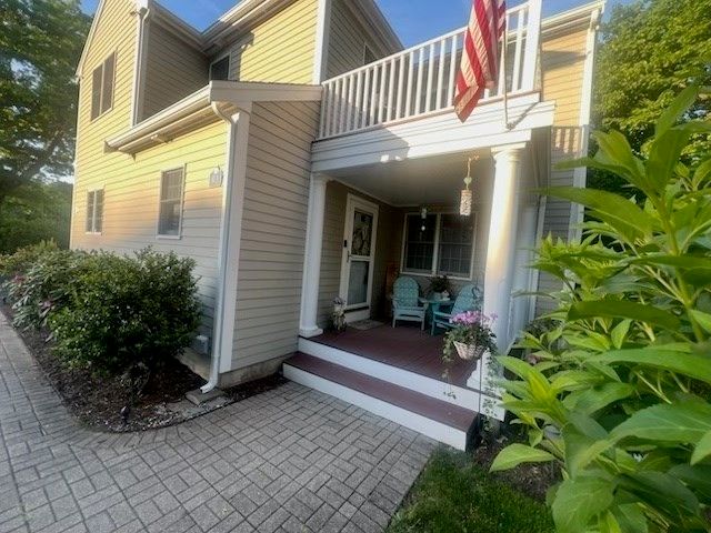 62 South St #A, Plymouth, MA 02360