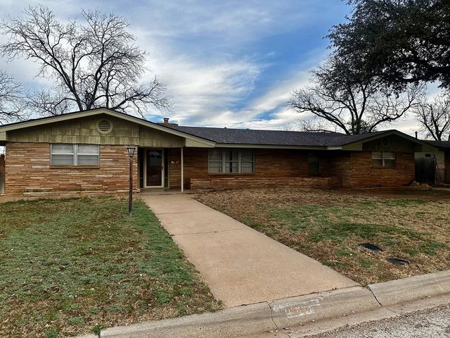 1611 Bristol Dr, Sweetwater, TX 79556