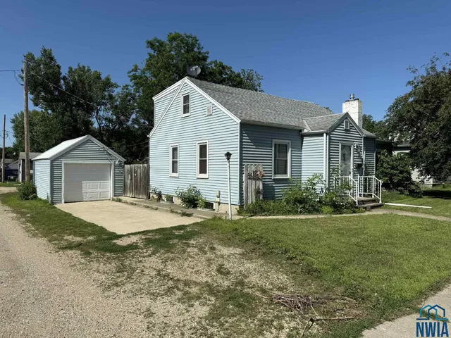 318 5th St, Sibley, IA 51249