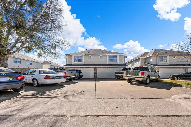 2537 S  3rd St, Waco, TX 76706