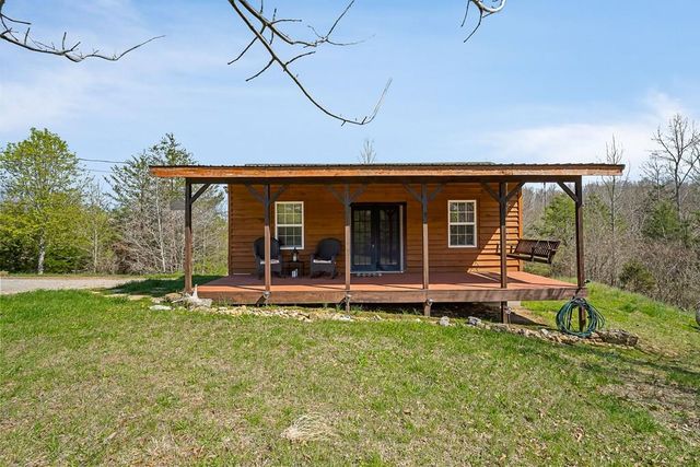 706 Pages Ln, Smithville, TN 37166