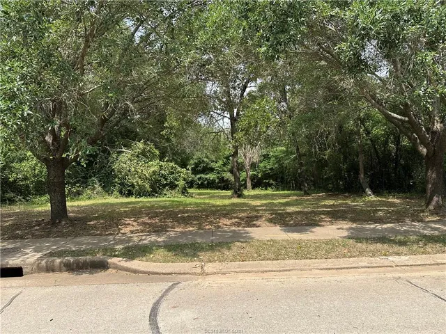 3325 Legacy Ct, Bryan, TX 77802