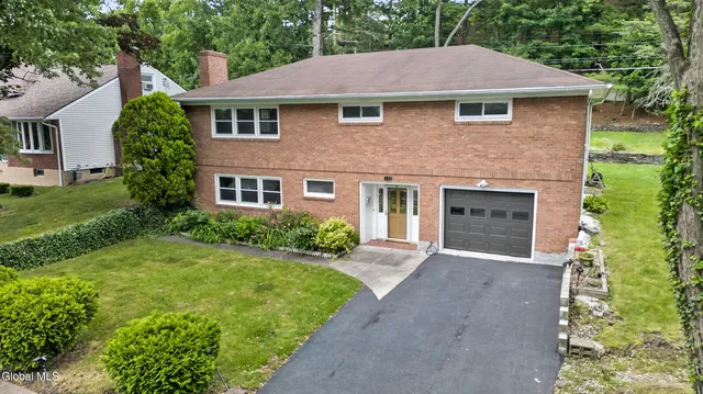 1082 Cornelius Avenue, Niskayuna, NY 12309