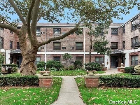 8 West Mill Drive UNIT 1F, Great Neck, NY 11021