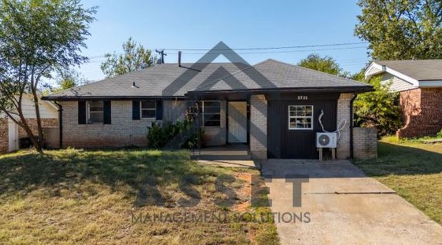 3721 Parkwoods Ln, Midwest City, OK 73110