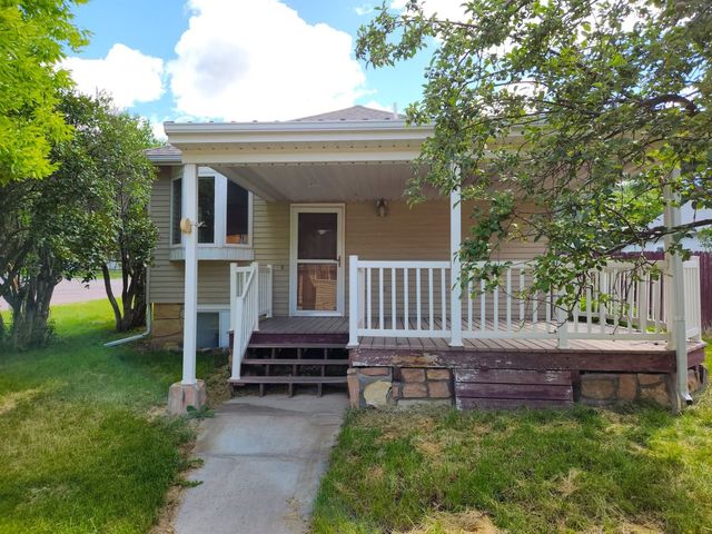 402 S  5th St, Hot Springs, SD 57747