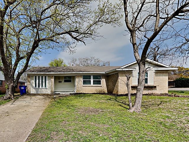 3073 Old North Rd, Farmers Branch, TX 75234