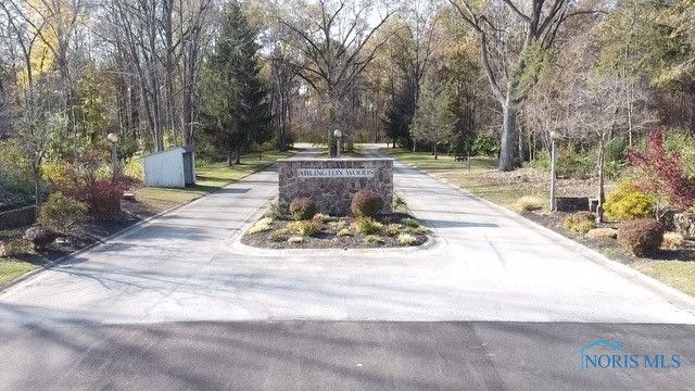 35 Indian Creek Dr, Rudolph, OH 43462
