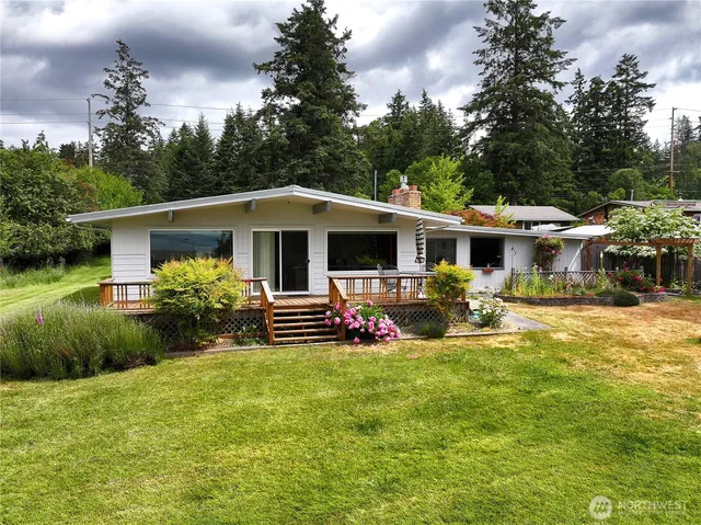 538 Bush Point Road, Freeland, WA 98249