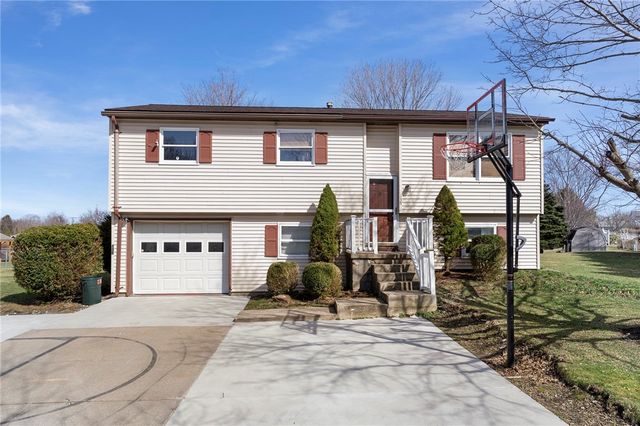 135 Culver Ct, North East, PA 16428