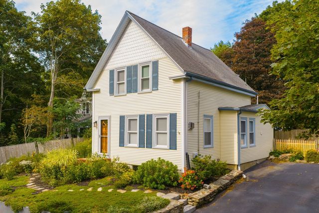 11 Wood St, Plymouth, MA 02360