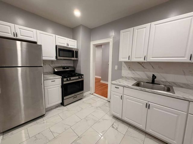 596 Ferry St #1A, New Haven, CT 06513