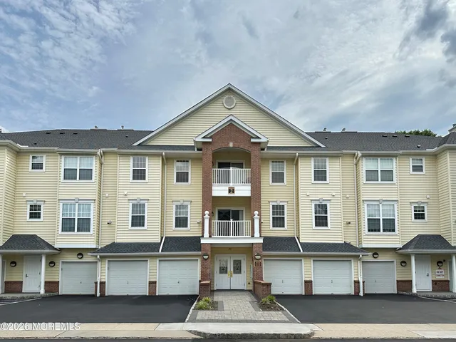 2201 Ambassador Court, Somerset, NJ 08873