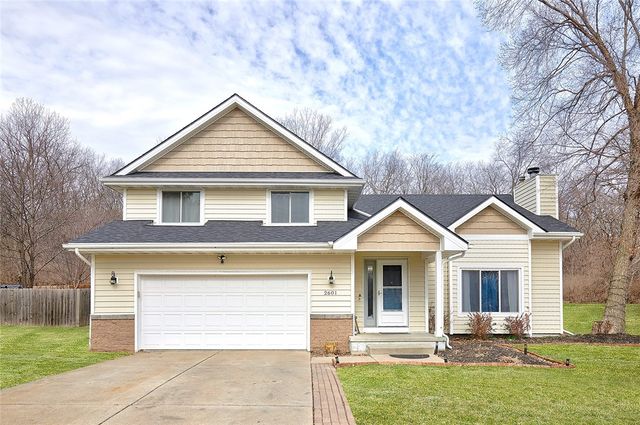 2601 Scenic Valley Dr, West Des Moines, IA 50265