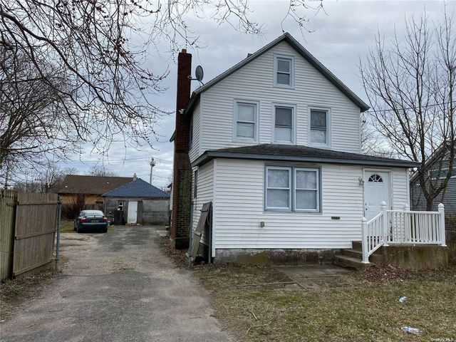 428 Narragansett Avenue, East Patchogue, NY 11772
