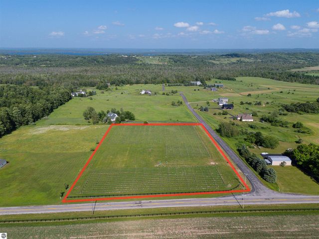7027 Tobeco Creek Dr, Williamsburg, MI 49690