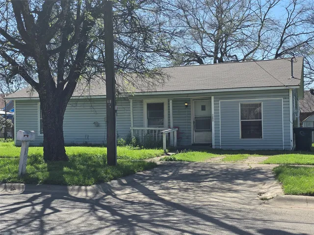 1203 N  Anglin St, Cleburne, TX 76031