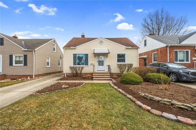 1613 Fruitland Ave, Mayfield Heights, OH 44124