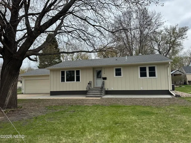 110 11th Ave NE, Watertown, SD 57201