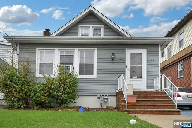29 Hedden Ter, North Arlington, NJ 07031
