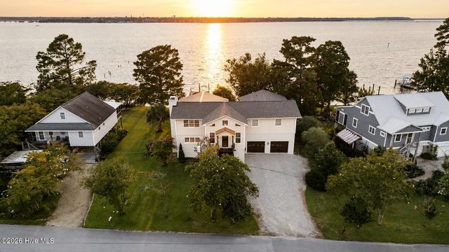 321 Riverside Drive, New Bern, NC 28560