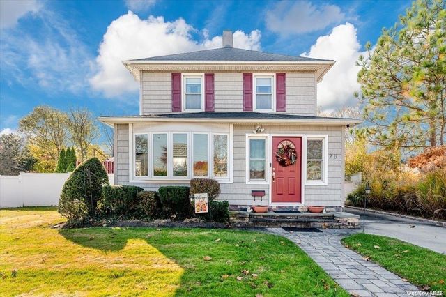 26 Pleasant Avenue, Blue Point, NY 11715