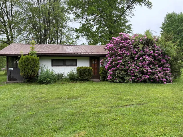 1402 Hickory St, Linesville, PA 16424
