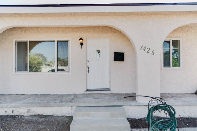 7426 Dempsey Ave, Van Nuys, CA 91406