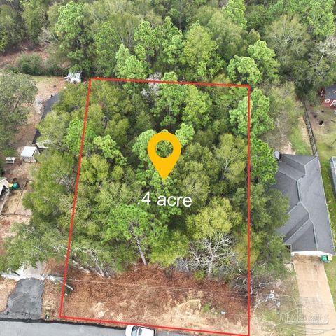S  Lakeview Dr, Crestview, FL 32536