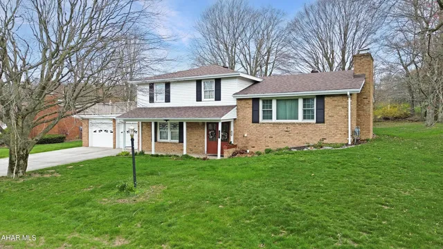212 Maplebrook Rd, Ebensburg, PA 15931
