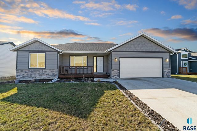 621 Prairieside Trl, Harrisburg, SD 57032