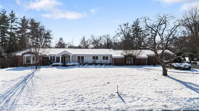 610 High Hampton Rd, Saint Louis, MO 63124