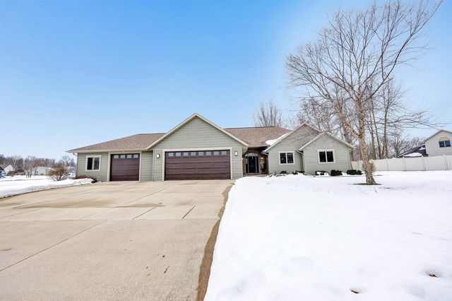 520 Fawnwood Dr, Wrightstown, WI 54180