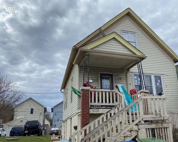 2325 South 15th PLACE, Milwaukee, WI 53215