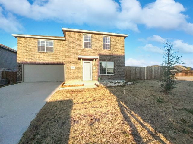 2900 Whitetail Chase Dr, Fort Worth, TX 76108