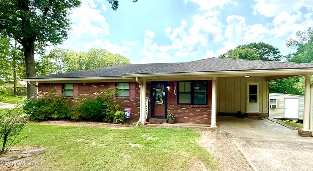 722 Cherokee Ln, Grenada, MS 38901