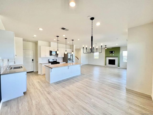 7260 Wembley St, San Diego, CA 92120