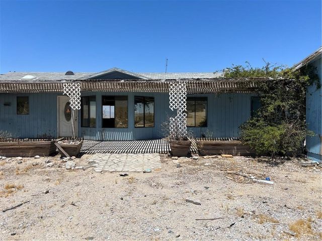 7633 Marmont Rd, Lucerne Valley, CA 92356