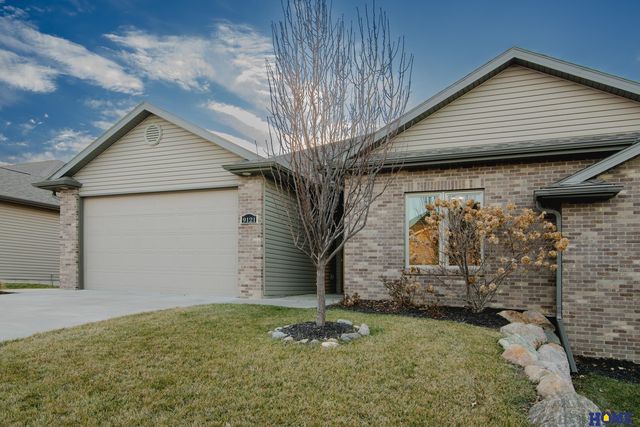 9121 S  28th St, Lincoln, NE 68516