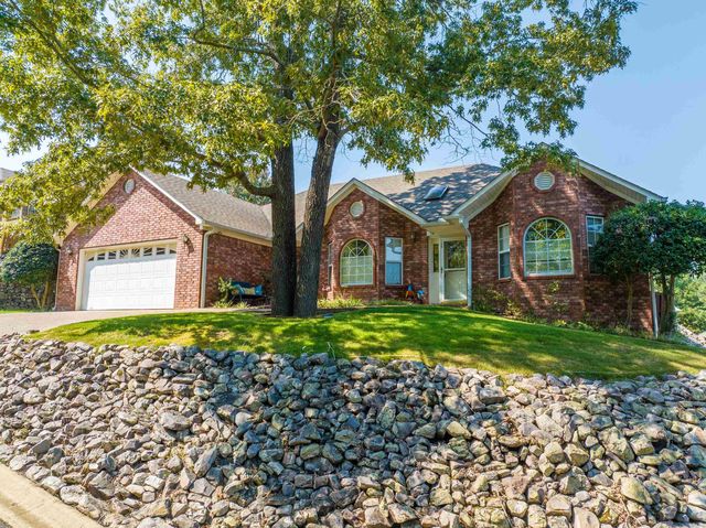 136 Forest View Cir, Hot Springs, AR 71913