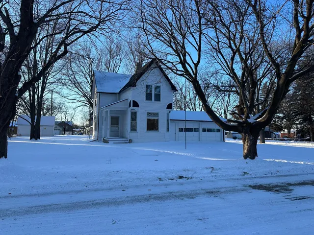 106 N  Park St, Hendricks, MN 56136