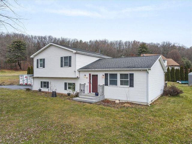 140 Country Acres Dr, Kunkletown, PA 18058