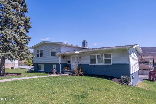 1921 Grant Ave, Altoona, PA 16602