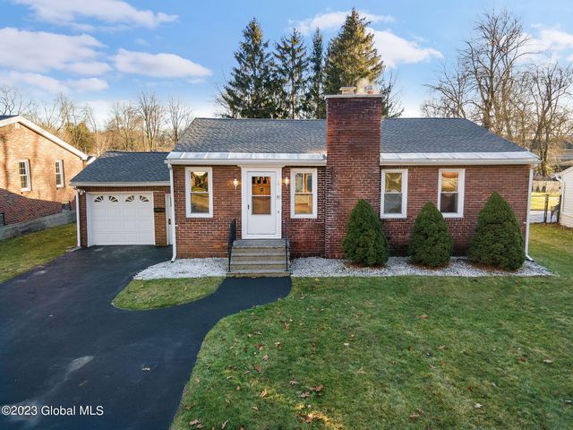 41 Bayberry Road, Schenectady, NY 12306