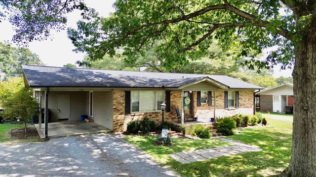 1748 Oakmont Dr SE, Cullman, AL 35055