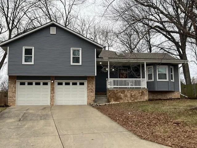 1104 NE Country Ln, Lees Summit, MO 64086