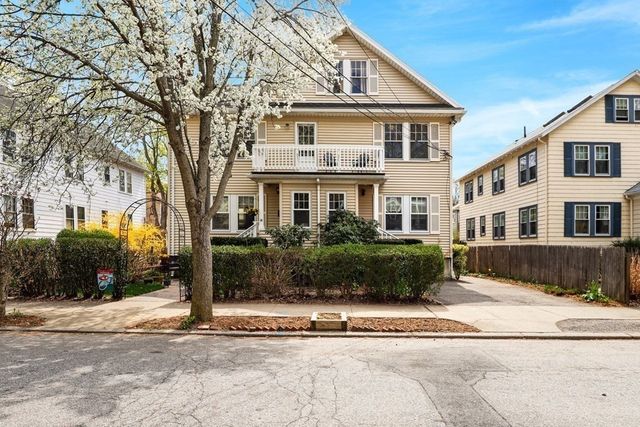 16-18 Whittemore Rd #2, Newton, MA 02458