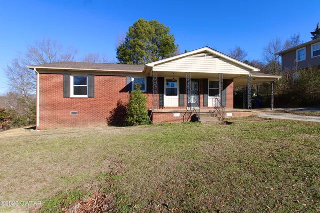 242 Westwood Dr, Lexington, TN 38351