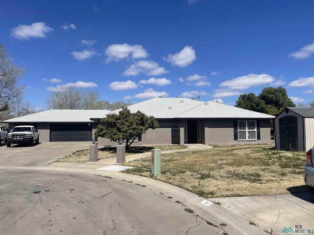 11 Robins Nest Pl, Roswell, NM 88201